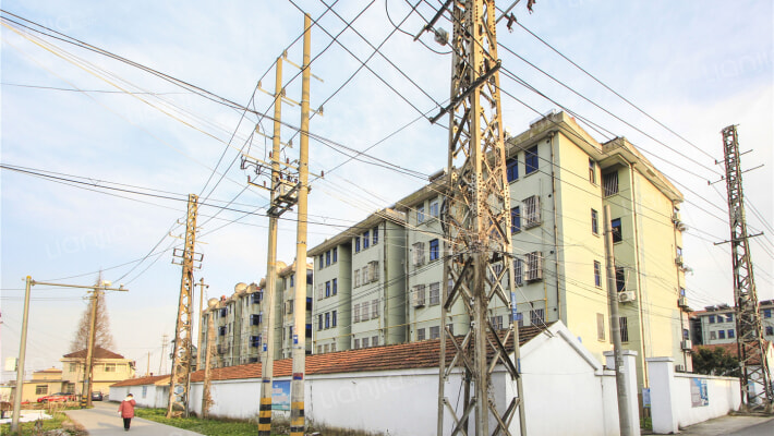 盐城市龙冈中学教工住宅楼外景图