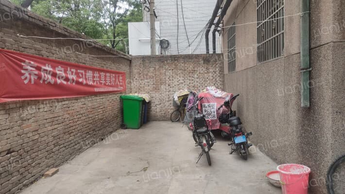 高陵邮电家属院外景图