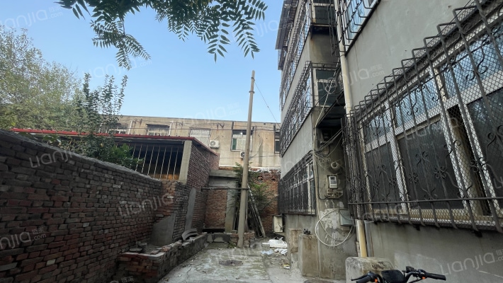 二招家属院外景图