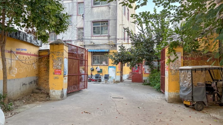 煤建公司住宅楼外景图