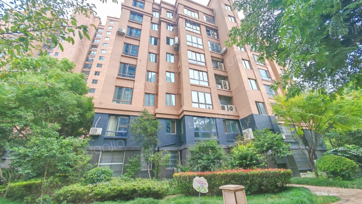 新欧风花园外景图