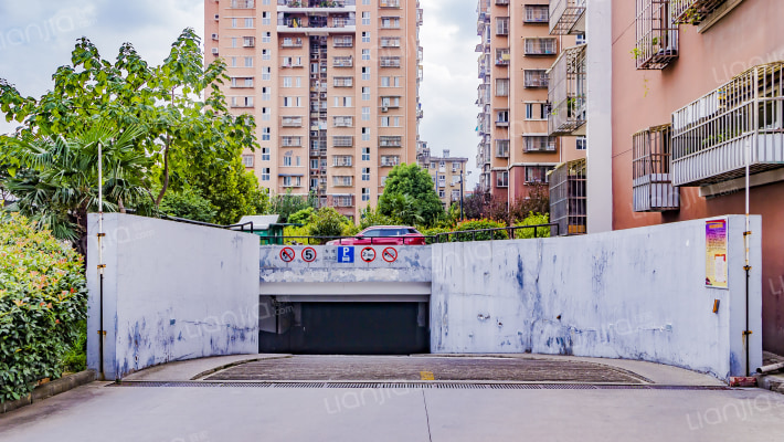 校门口小区外景图