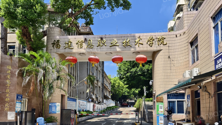 电子信息学院宿舍外景图