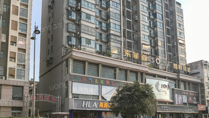 卓越城市广场外景图