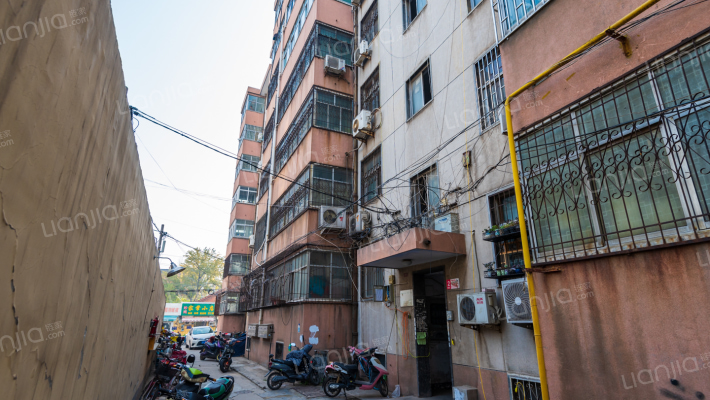 勤劳街16号外景图