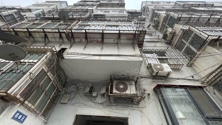 滏化住宅楼外景图