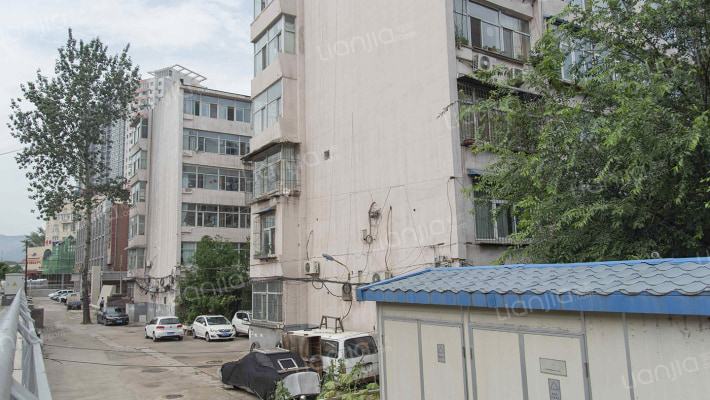 转运站小区外景图