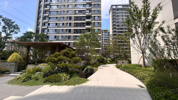 金城荣基臻岳外景图