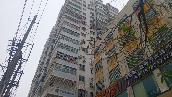 琼山华侨大厦外景图