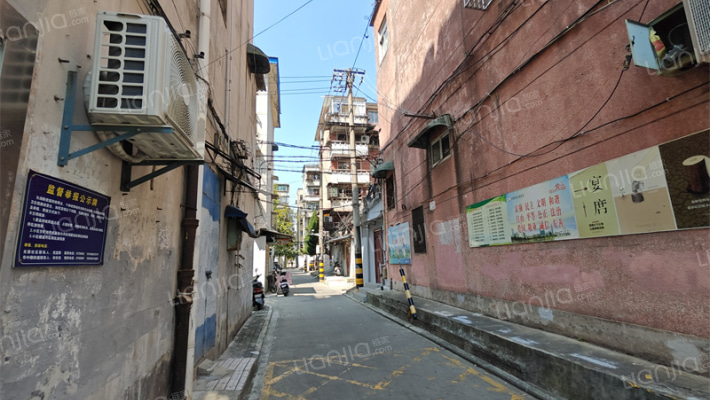 化轻宿舍新楼外景图