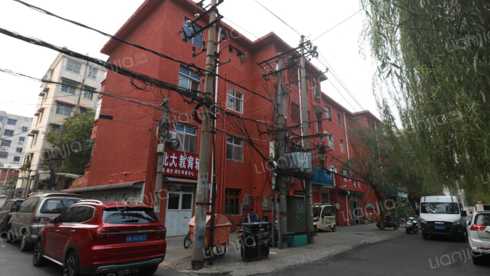 顺河居民楼外景图