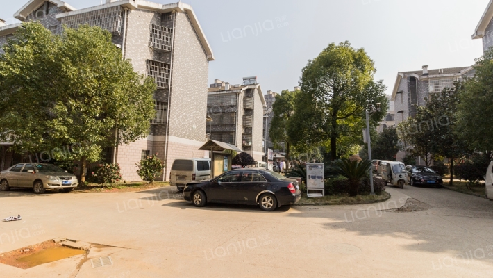 岳鞍阁小区外景图