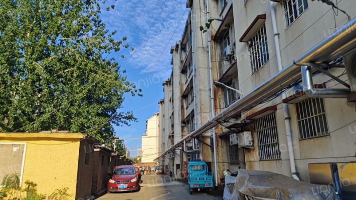 老人造板厂家属院外景图