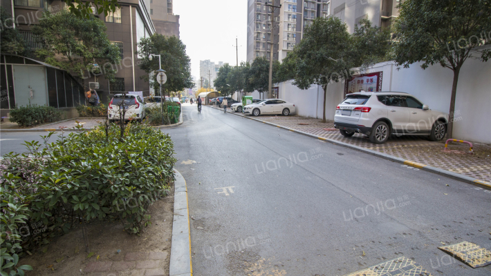 中鼎翡翠晶典外景图