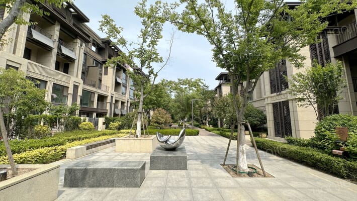 龙湖九里晴川外景图