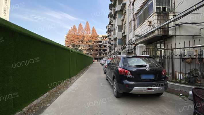 武汉金刚石厂宿舍外景图