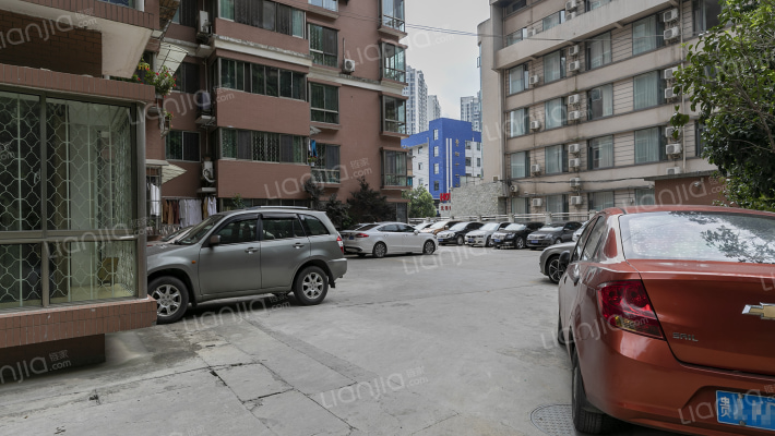 防疫站住宅楼外景图