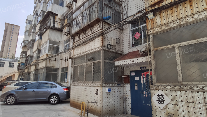 劳动服务公司宿舍外景图