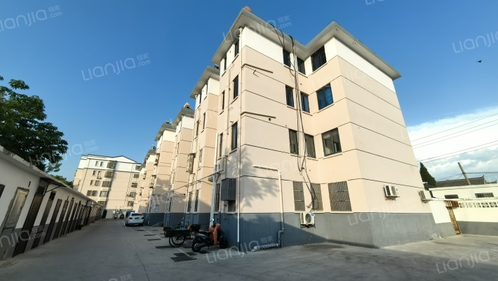 镇政府宿舍楼外景图