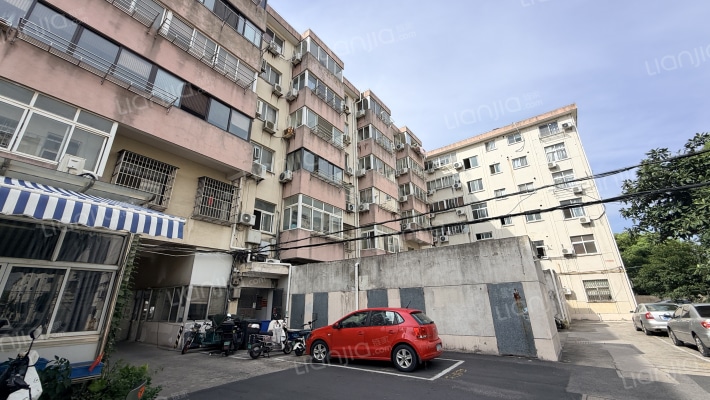 弇山路外景图