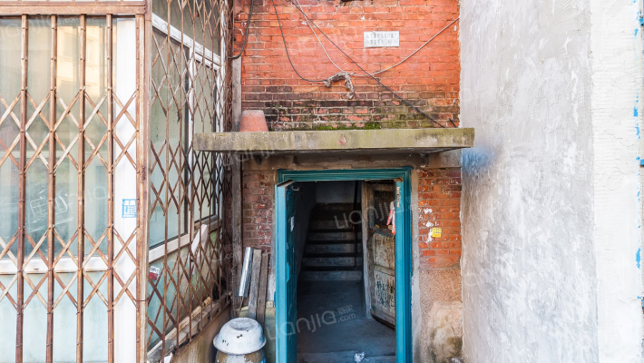 实验家属楼外景图