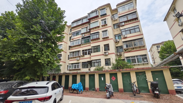 东航宿舍外景图