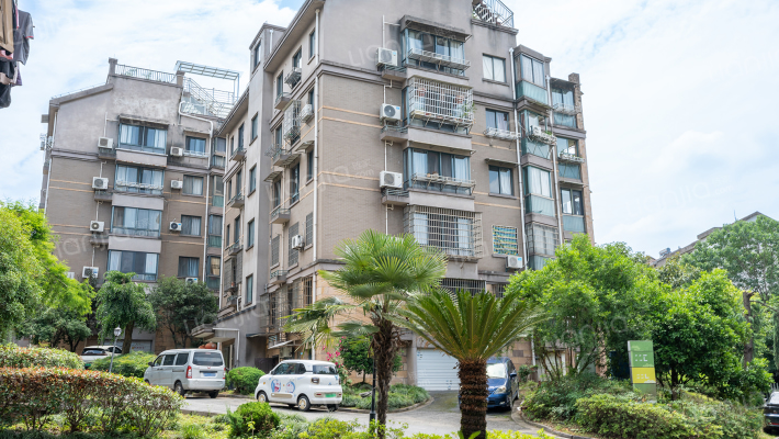 白云山庄外景图