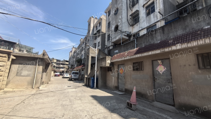 东门建银商住楼外景图