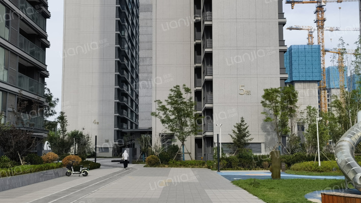 楼山春晓外景图