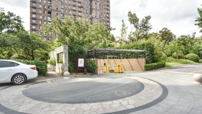 中建大厦外景图