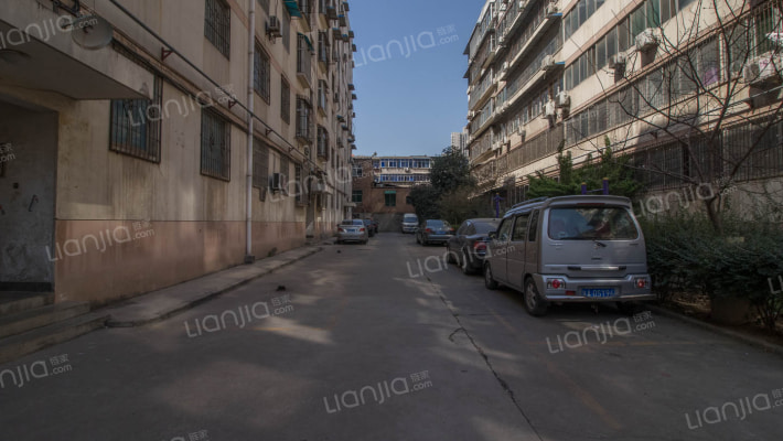 西安市建五公司家属院外景图