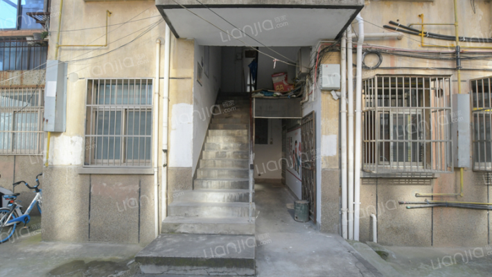 郊区土地管理局宿舍外景图