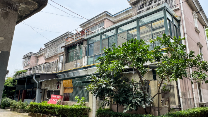 万峰花园小区外景图