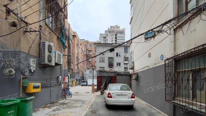 省府后街外景图