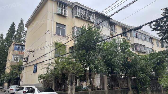 卧牛岭山庄外景图