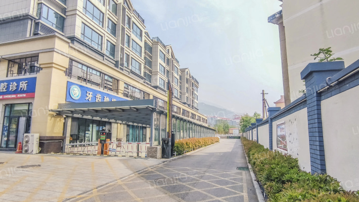 竹溪山居外景图