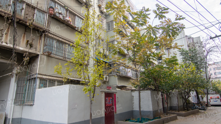 玻璃厂家属院外景图