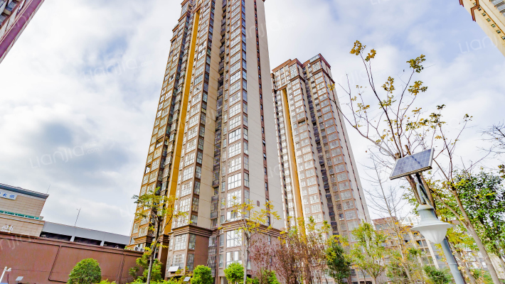 联众光辉乾城外景图