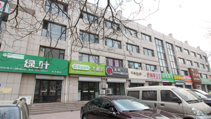 世豪华府小区外景图