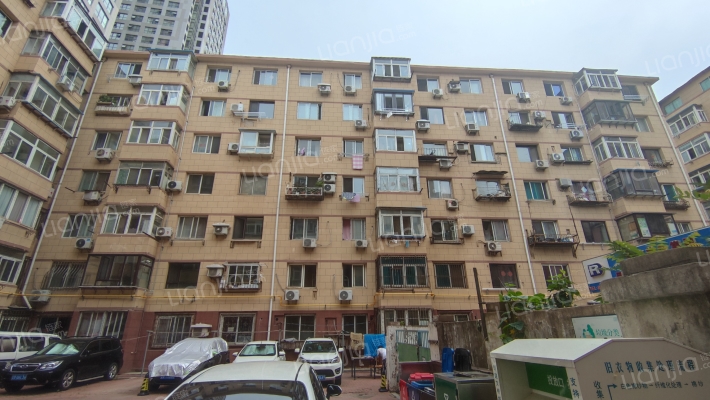 自强街（三八广场）外景图