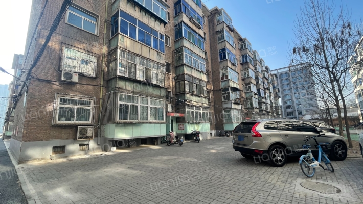 城市学院宿舍外景图