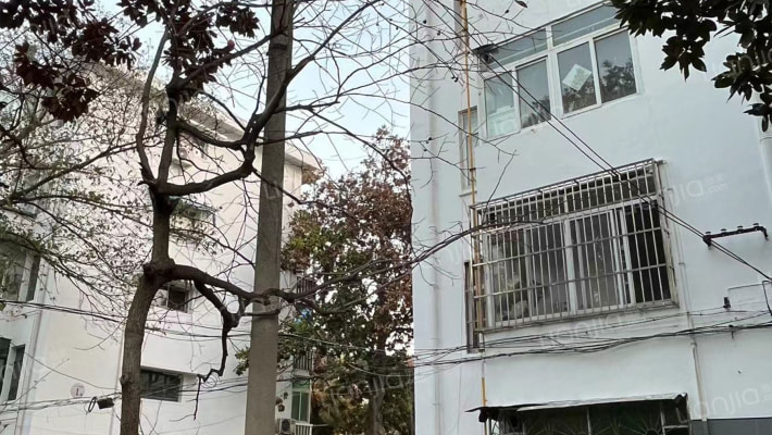 三十二中宿舍楼外景图