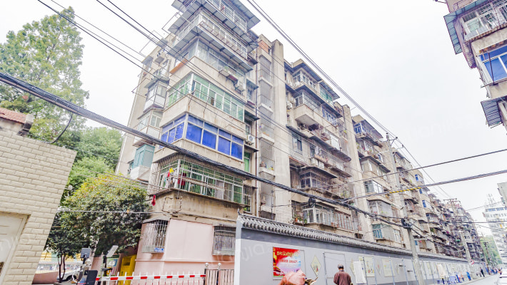 华师一附中宿舍外景图