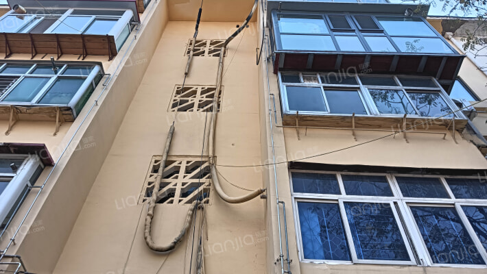 石油大众宿舍外景图