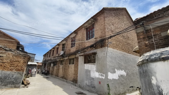 纪委劳动服务公司商住楼外景图