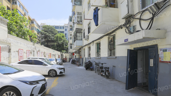 市安装公司宿舍外景图