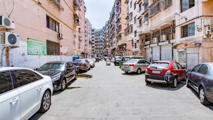 广场花园小区外景图