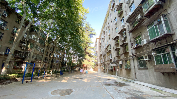 809库单位家属院外景图