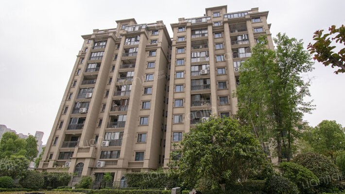 万科翡翠云台外景图