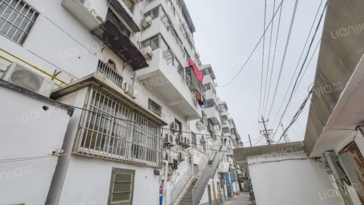 东门美食街外景图